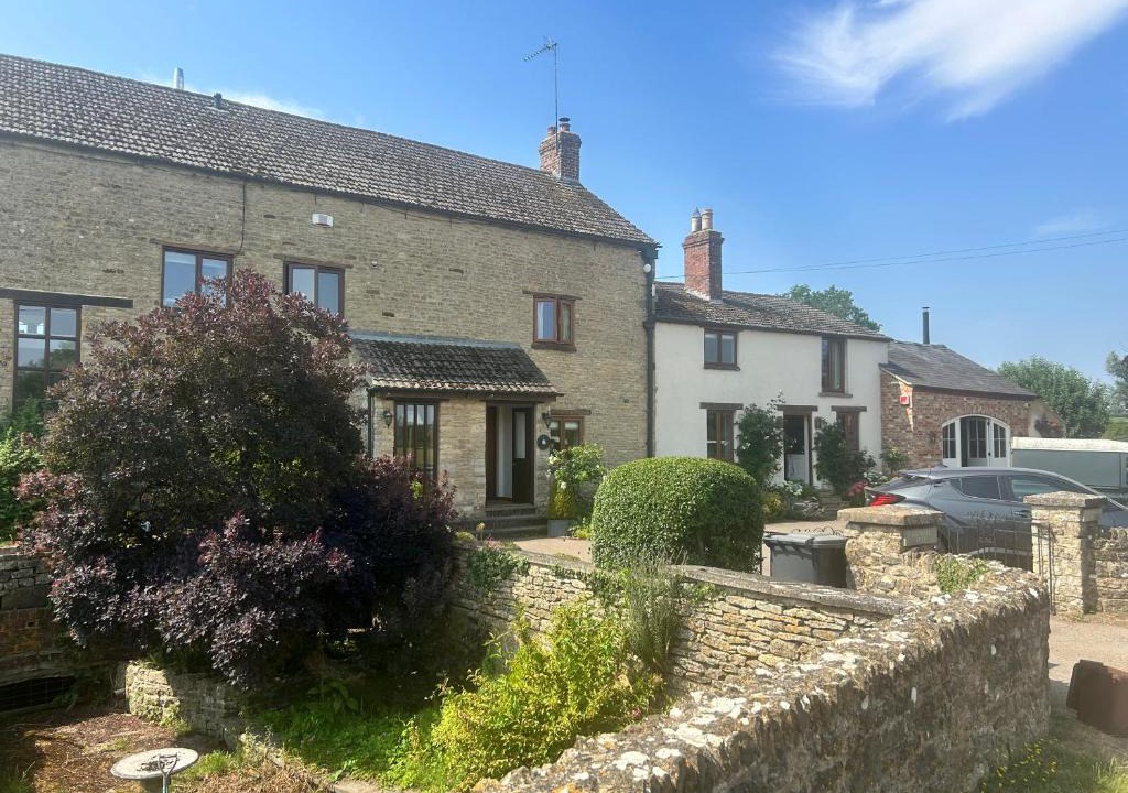 Helmdon Bed & Breakfast | Astwell Mill Private accommodation near Silverstone