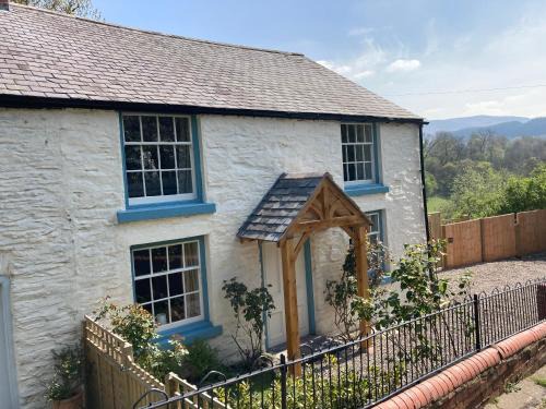 Glyn-Dyfrdwy House | Avondale
