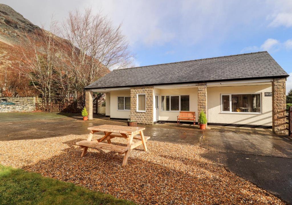 Llangynog House | Awel Y Berwyn