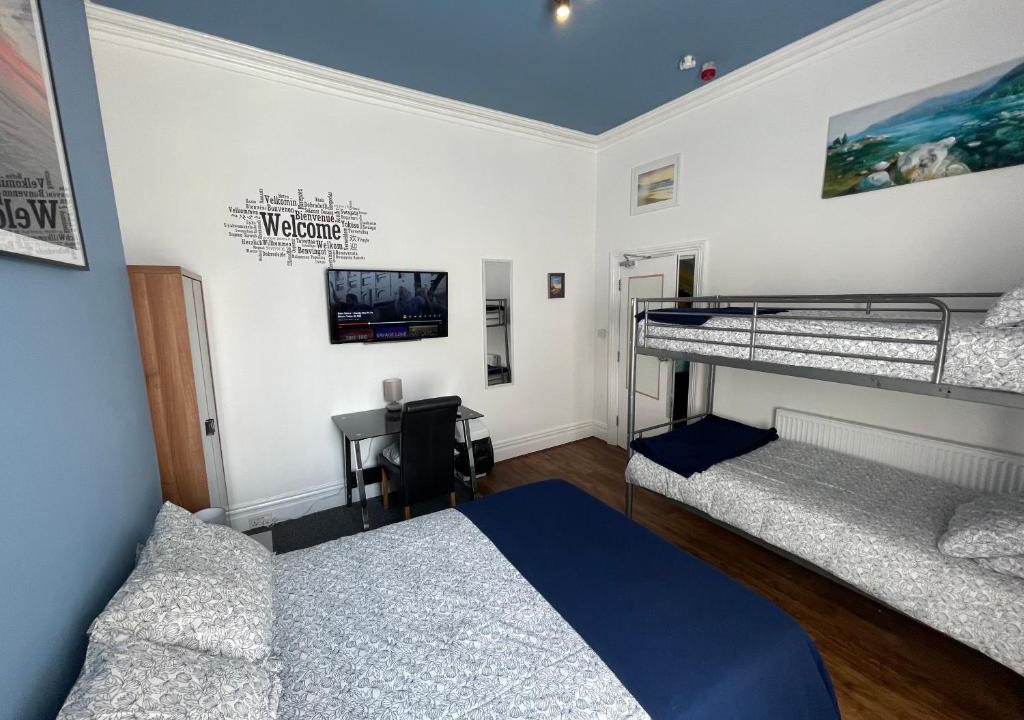 Blackpool Town Center Hotel | Backpackers Blackpool Hotel & Suites