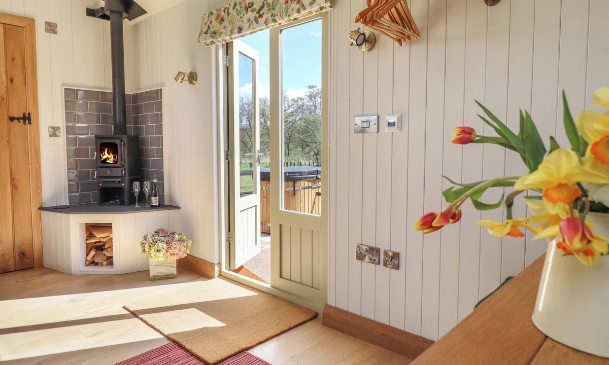 Garthmyl Cottage | Balwen Shepherd's Hut