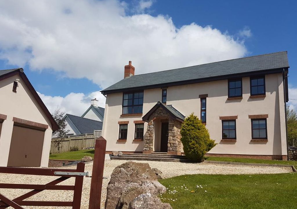 Llangennith House | Barcud Lodge - Four Bedroom House, Sleeps 8