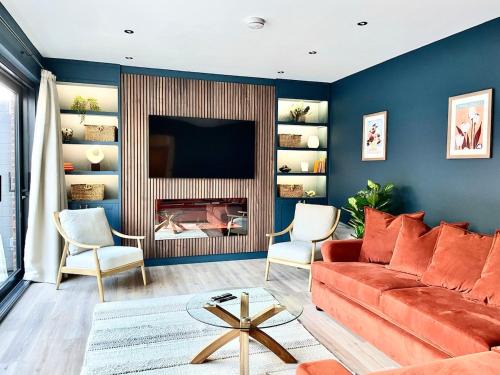 Bristol House | Barton Suites Luxury Home 2 of 2 Sleeps 6