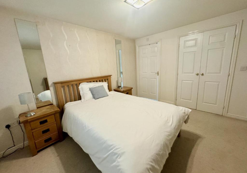 Lychpit House | Basingstoke Guesthouse