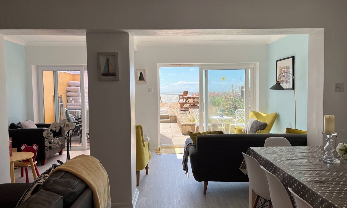 Pevensey House | Beach front house