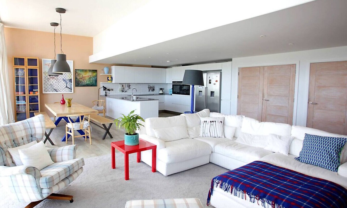 Hythe Apartment | Beachfront Penthouse 4 Bedroom in Hythe