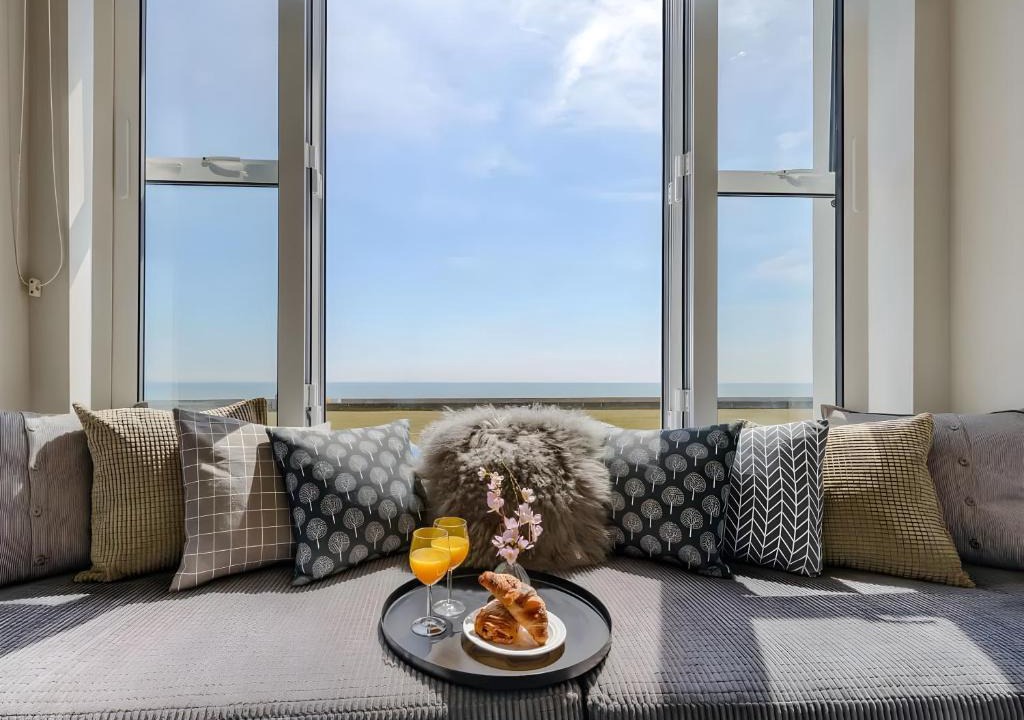 Littlestone-on-Sea Apartment | Beachfront Studio with Sea Views & AC, The Compact Coastal Crib