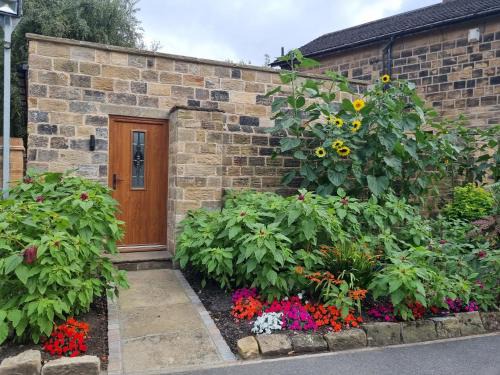 Methley Apartment | Beautiful detached 1 bed stone cottage
