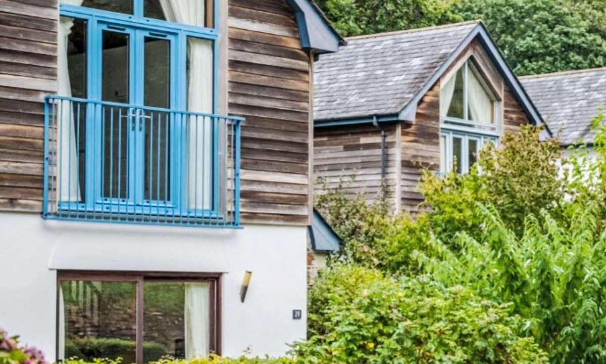 Carnon Downs House | Beautiful private villa for 4 people with pool, WIFI, TV and pets allowed