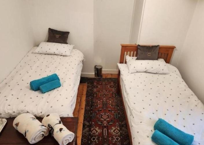 Glastonbury Bed & Breakfast | BEE Kind 'shared bathroom, no kitchen