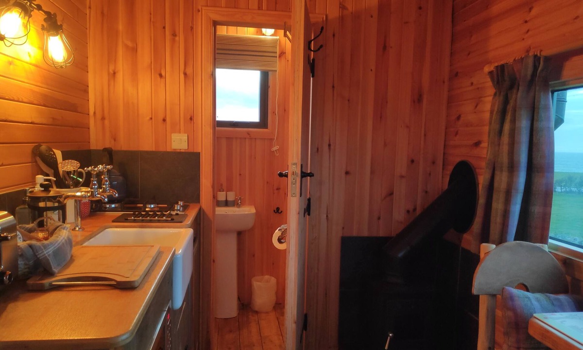 Dunbeath Cabin | Bespoke Hand Built Shepherds Hut in Dunbeath