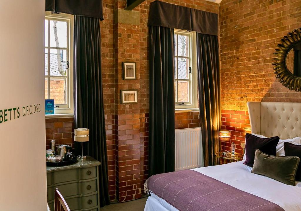 Bicester Apartment | Betts (Private Ensuite room) at Bicester Heritage