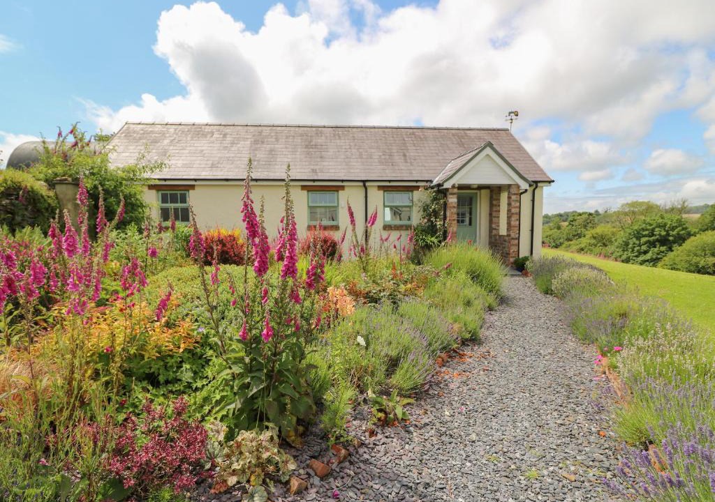 Carmarthen House | Blaenffynnon Bach