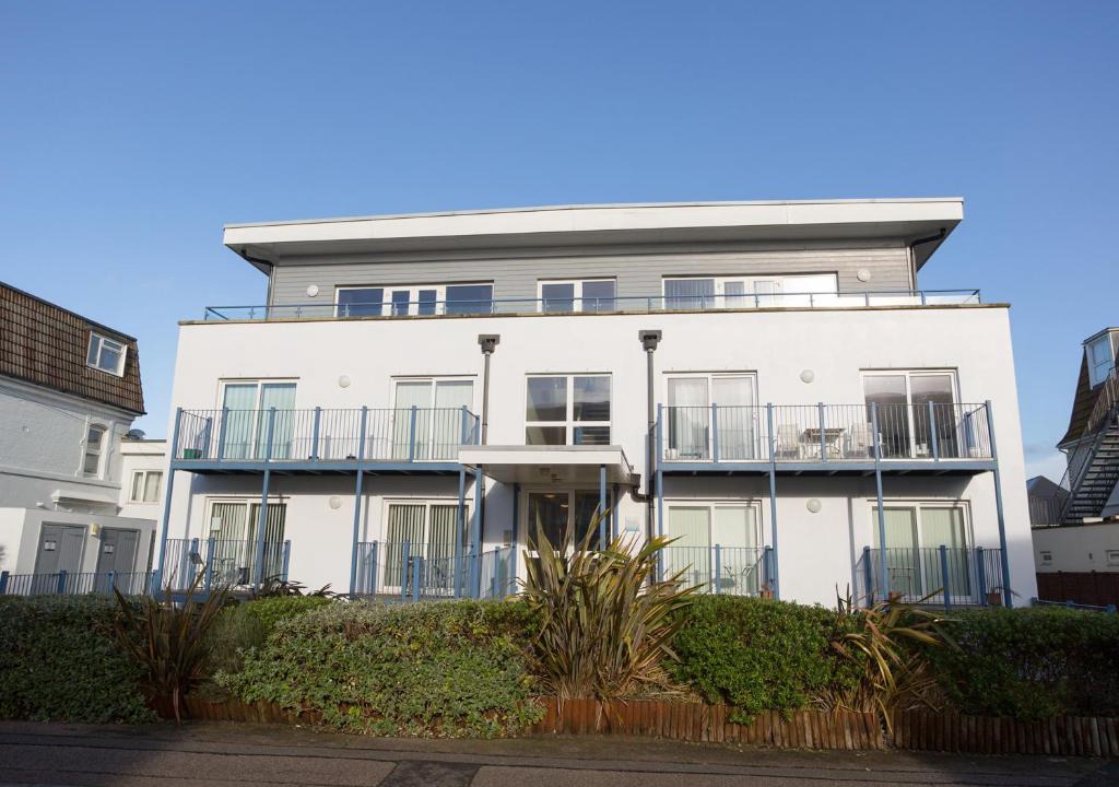 Southbourne Apartment | Blue Waters 2