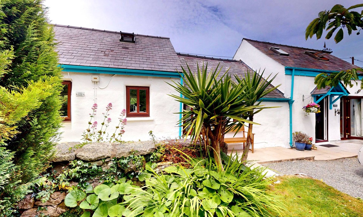 Beaumaris Cottage | Bodfryn Cottage - Three Bedroom Cottage, Sleeps 6