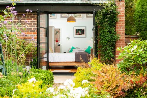 Chichester House | Bosham - Separate and self-contained double garden suite