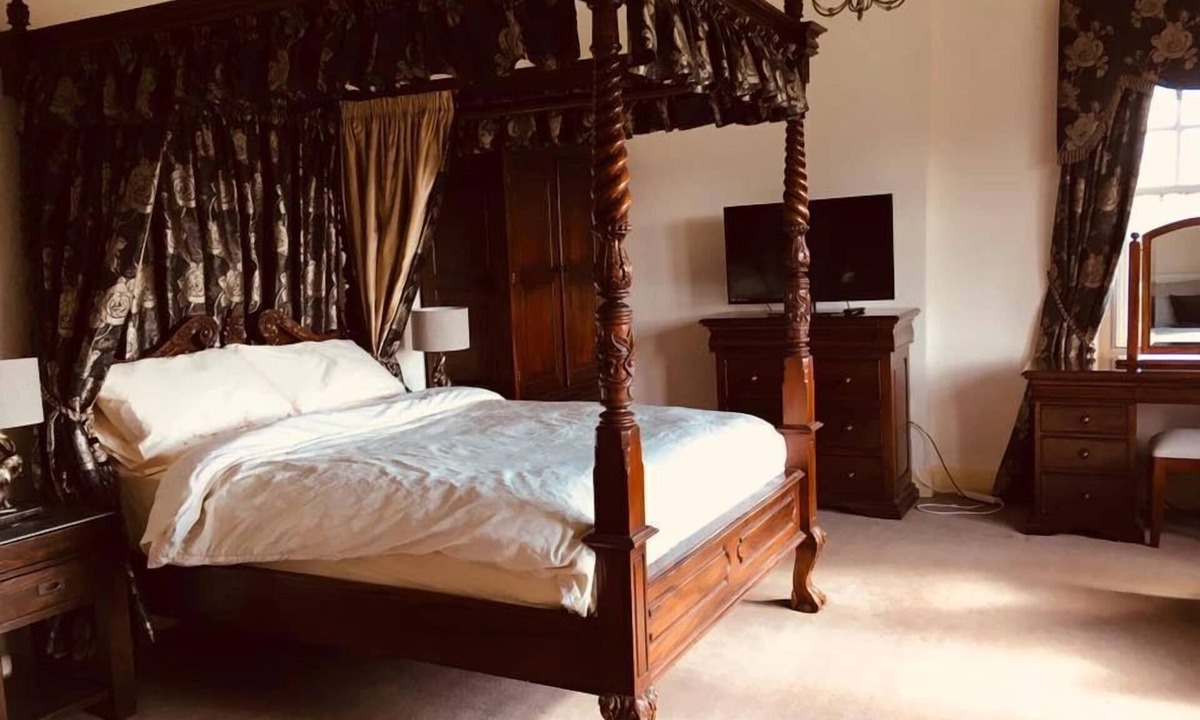 Middlesbrough Bed & Breakfast | Brass Castle Country House Accommodation