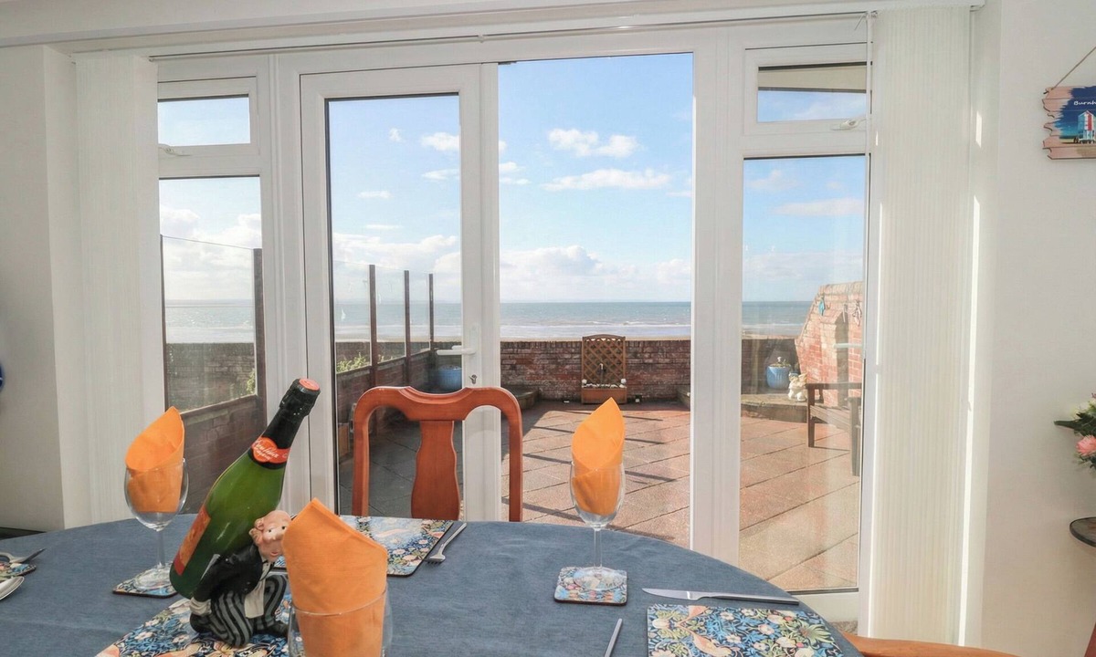 Burnham-on-Sea Cottage | Breaking Waves