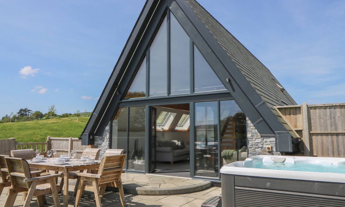 Llanyre Cottage | BRECKNOCK CHEVIOT - THE SHEEPFOLD, pet friendly in Llandrindod Wells