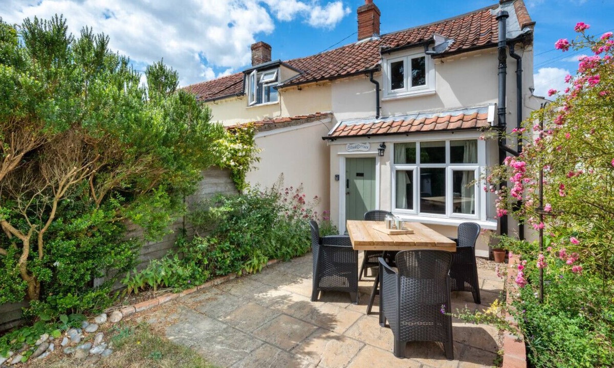 Westleton House | Briar Cottage - Two Bedroom House, Sleeps 3