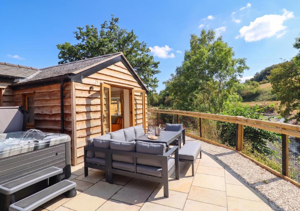 Acrefair House | Bridge Farm