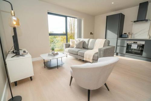 Bloxwich Apartment | Bright & Contemporary 2 Bed Flat in Birmingham