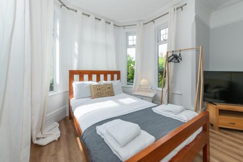 Caversham Apartment | Bright Cosy Studio Prime Location Central Caversham - Pass the Keys