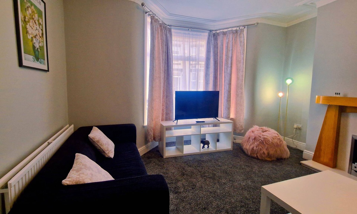 Anfield House | Bright Modern 4-Bed Home Minutes from Anfield
