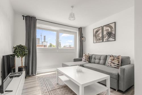 Barking Apartment | Bright & Modern London Apartment