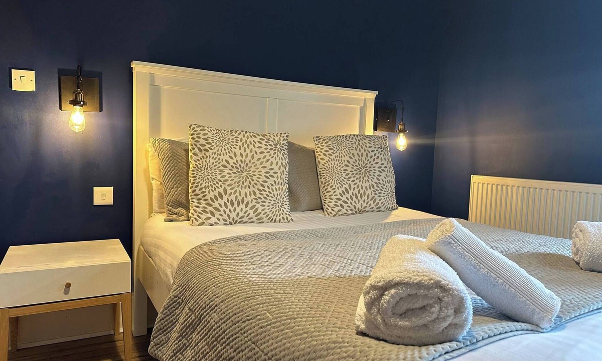 Welling Apartment | Bright Open-plan Apartment in Welling, South East London
