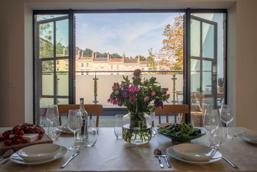 Bath Apartment | Bright open plan living - Bath - Free Parking