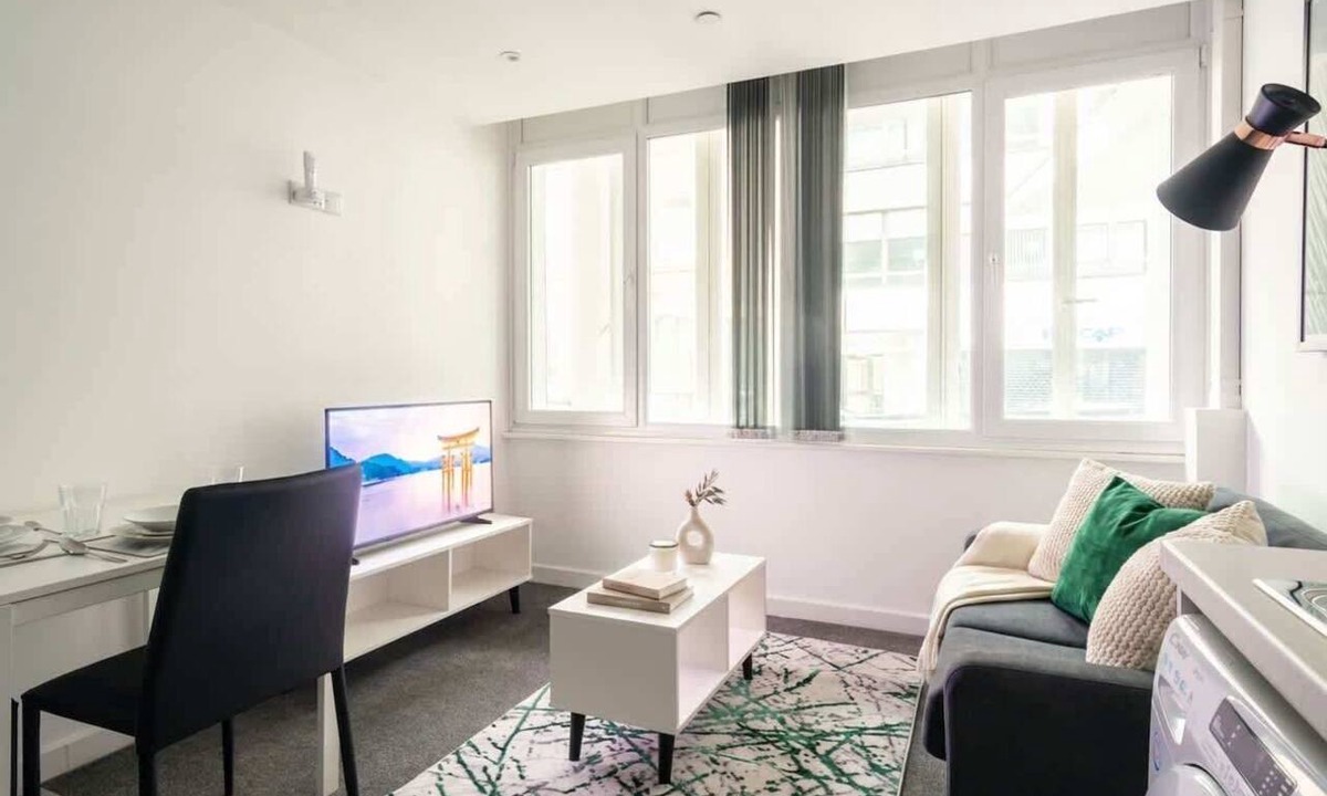 Preston Apartment | Bright Spacious 1 Bed Central Preston Apartment