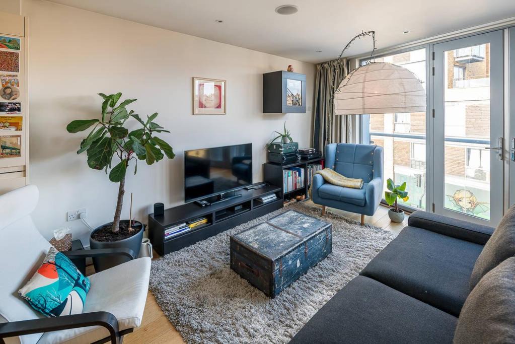 Battersea Apartment | Bright Spacious 2 bed 2bath sleeps 6 near Chelsea