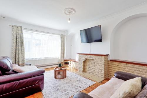 Tilbury House | Bright & Spacious 2BR Retreat in Tilbury