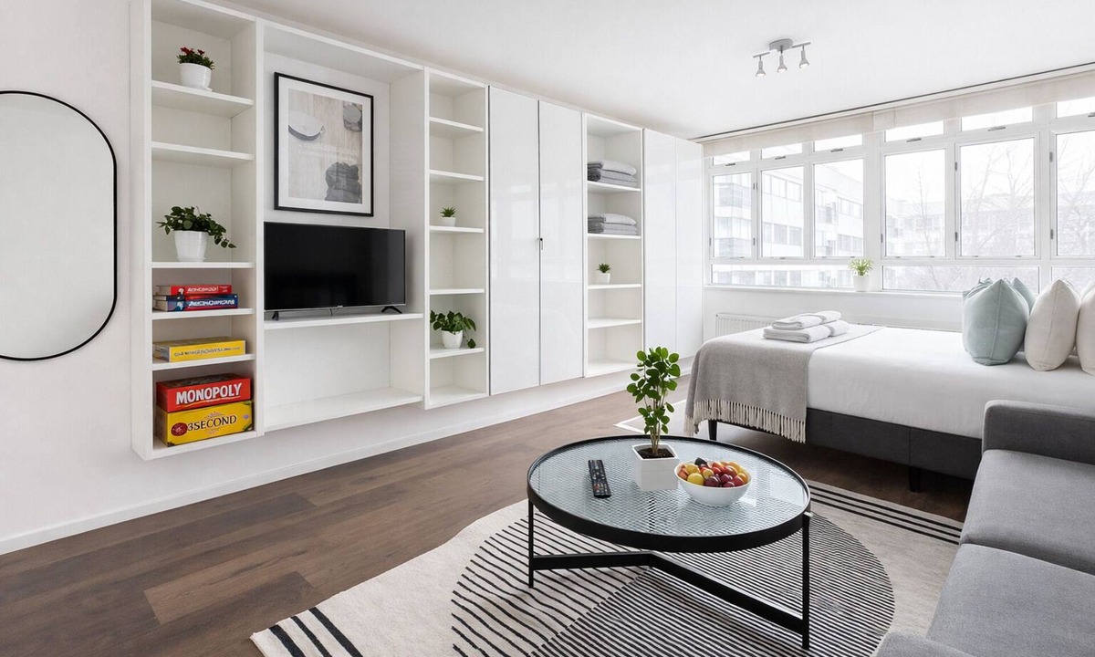 Churchill Apartment | Bright Spacious Studio - Pimlico, London