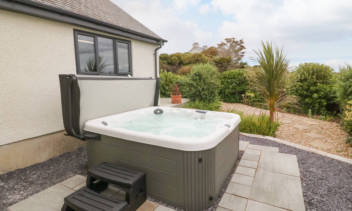 Holyhead Cottage | Bryn Meilw