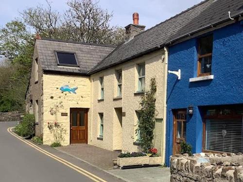 Solva House | Bwthyn Strathmore - Charming 18th-Century Cottage in Solva's Heart