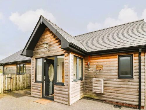 Rhayader House | Caban Dulas