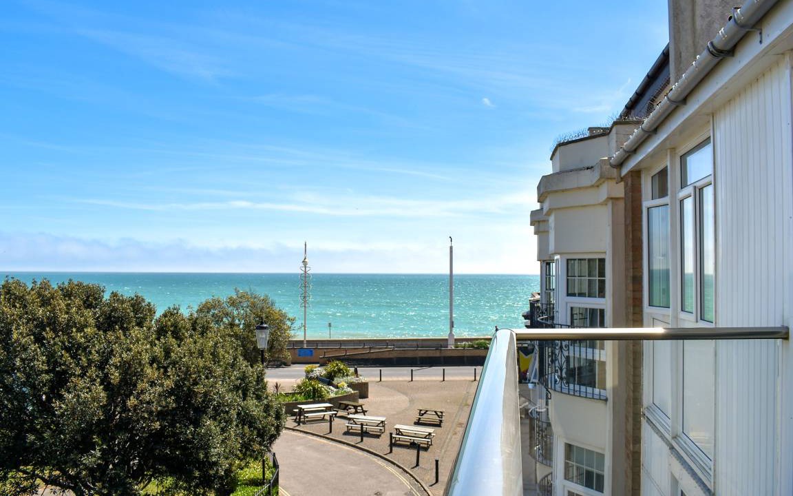 Bognor Regis Cottage | Cabin ∙ 2 bedrooms ∙ 4 guests