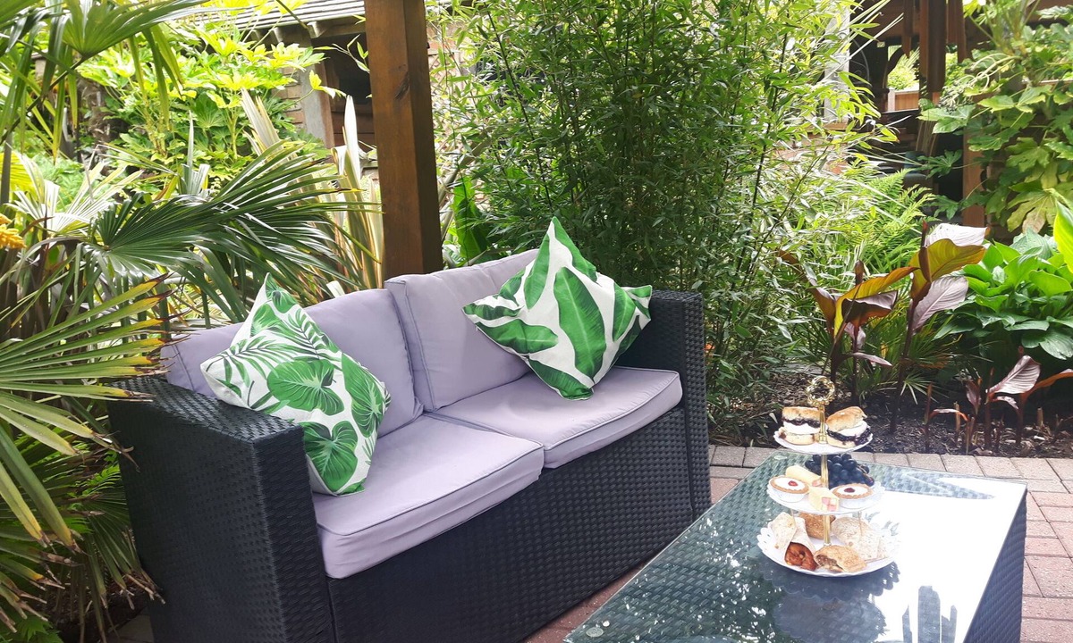 Hatherton Cabin | Cabin set in a Beautiful Romantic Tropical Garden