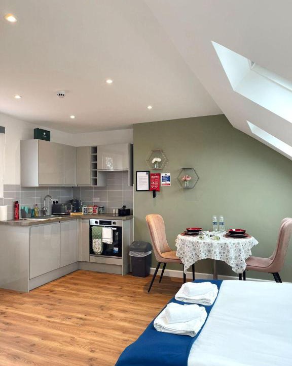 Cambridge House | Cambridge Studios and Suites by Tas Accommodations