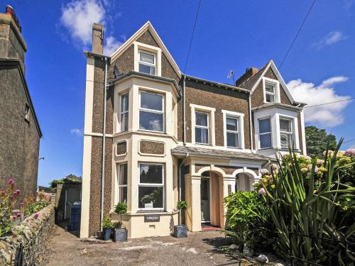 Edern House | Captain's House