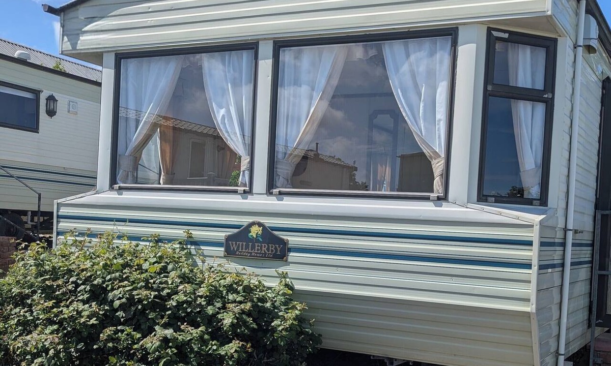 Fishguard Cabin | Caravan Sleeps 4 With Parking and Patio