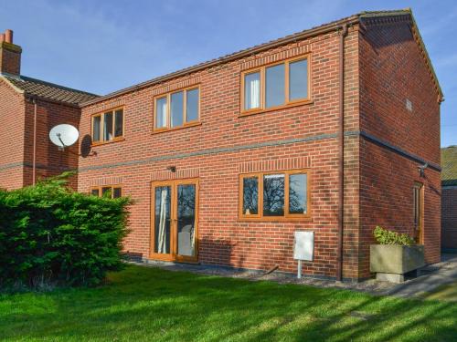 Lincoln House | Carp Cottage - Ukc1907