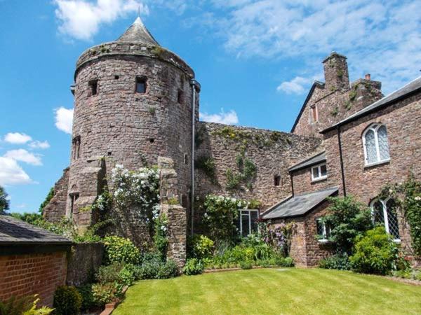 Tiverton House | Castle Barton