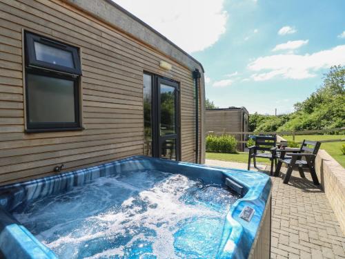 Nettlestone House | Cava