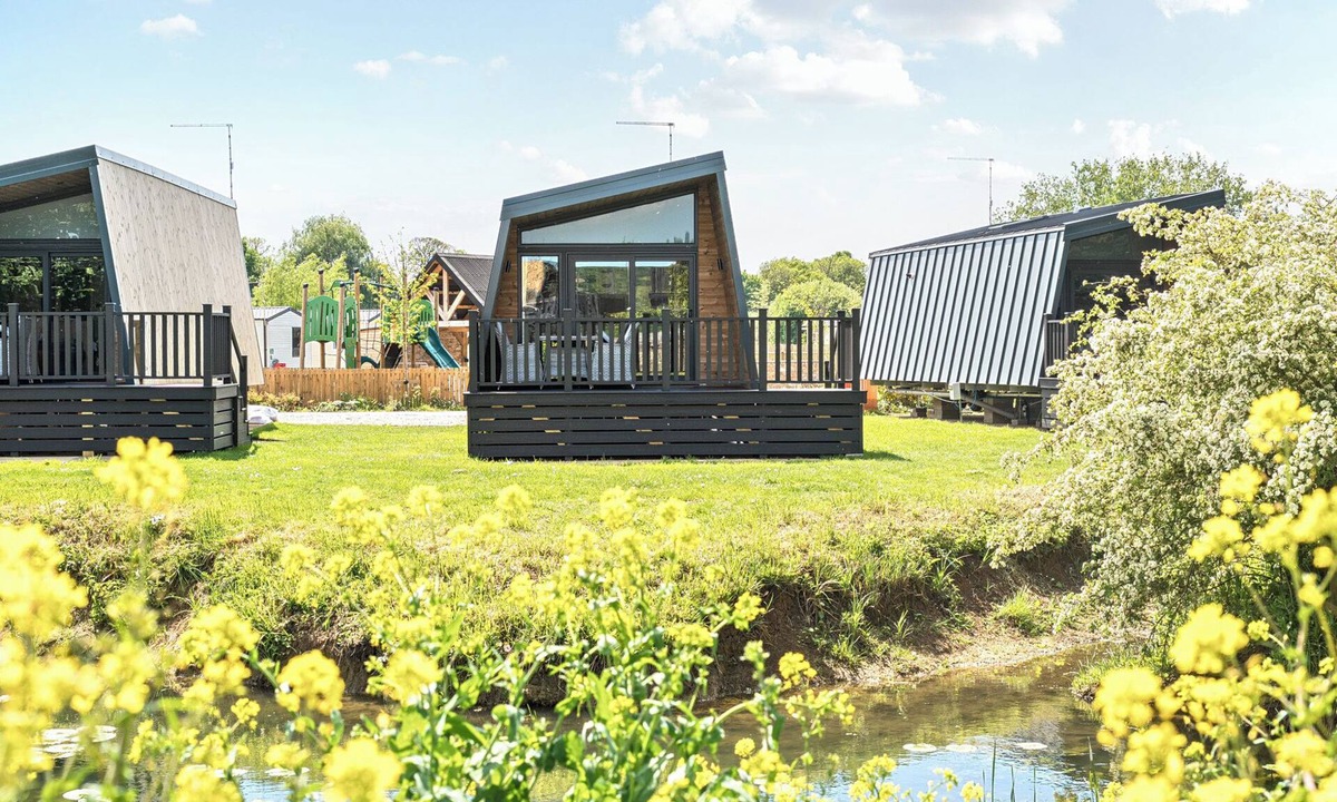 Great Billing Cottage | CELESTIAL SKYLIGHT - BILLING AQUADROME in Billing Aquadrome Holiday Park