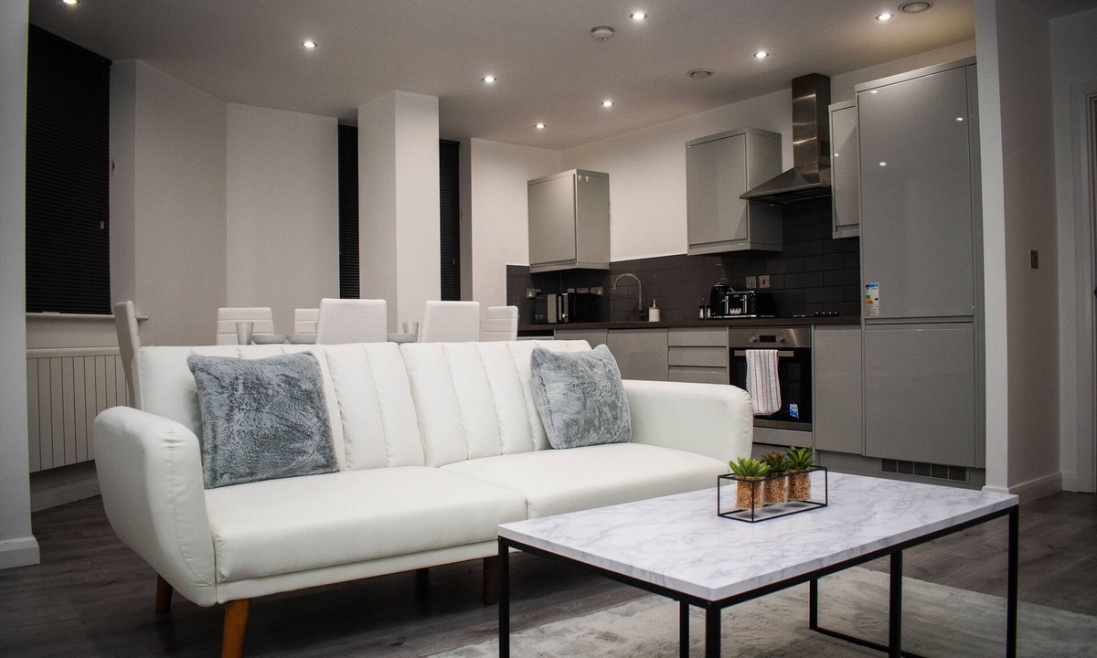 Leicester City Centre Apartment | Central 2BR Gem: Leicester Bliss