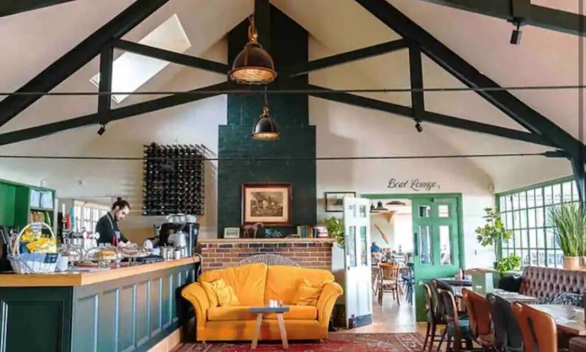 Ellesmere House | Central Ellesmere -sleeps2 - Parking - Petfriendly