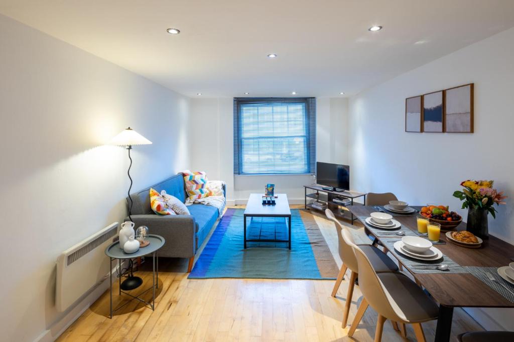 Redcliffe Apartment | Central Flat-2Bedrooms-2Bath-By FabAccommodation
